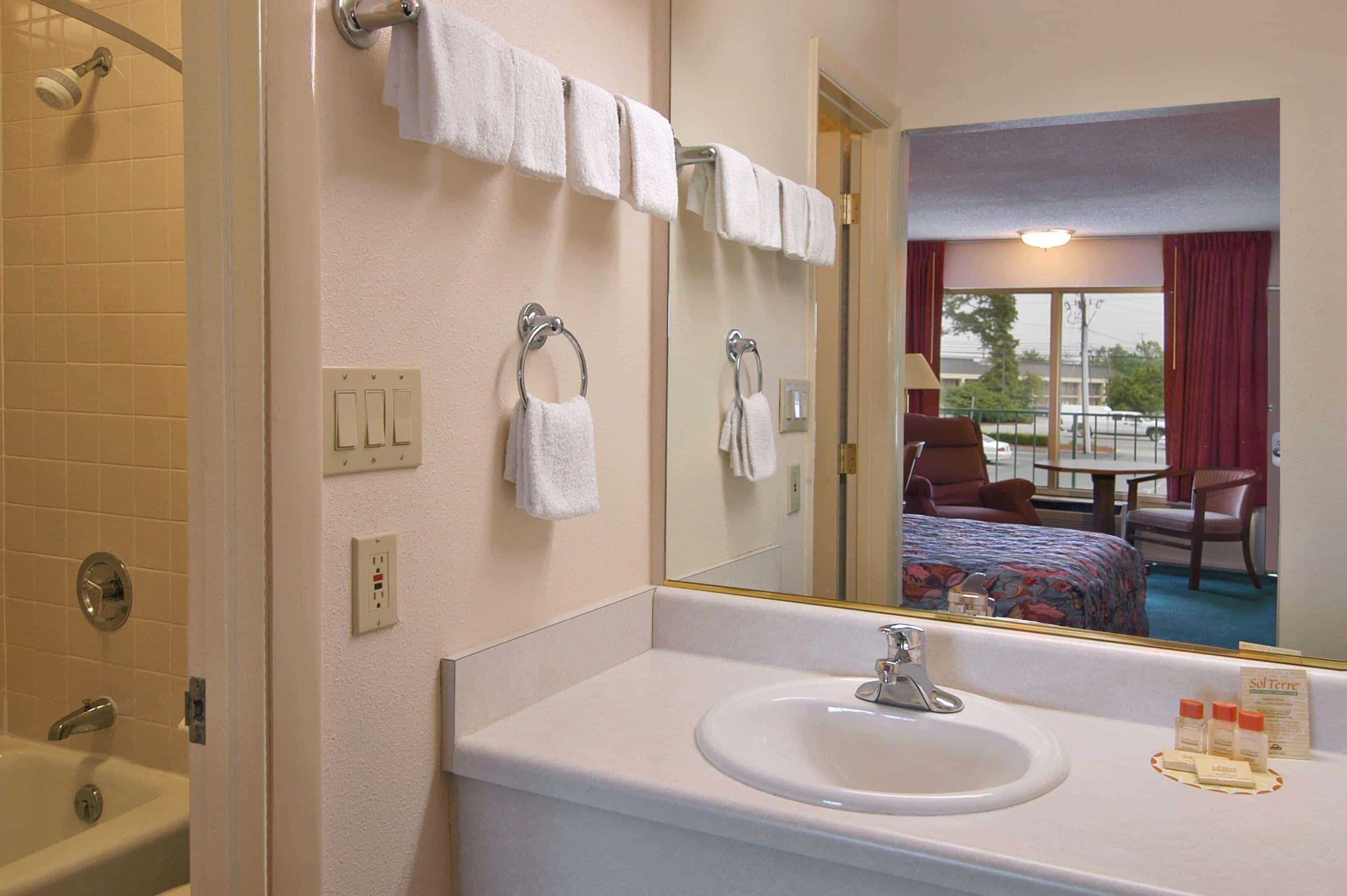 Days Inn By Wyndham Wilmington / University Eksteriør bilde