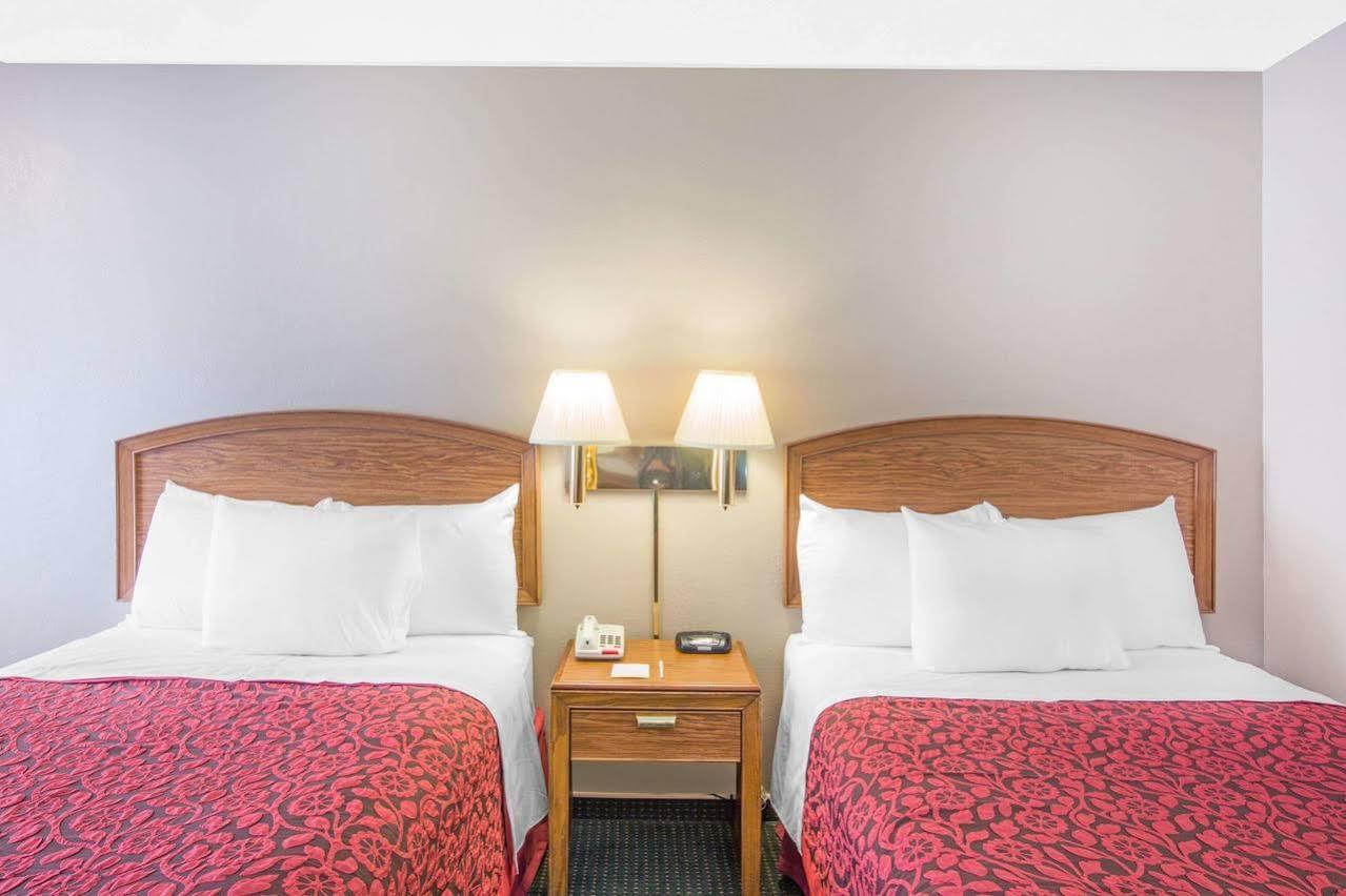 Days Inn By Wyndham Wilmington / University Eksteriør bilde